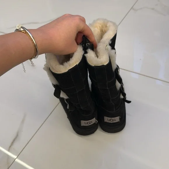 Fur lined Kids UGGs - Picture 4 of 6